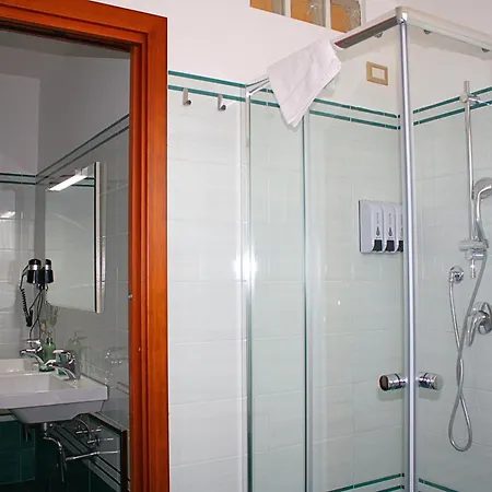 Hotel Sigis - *
