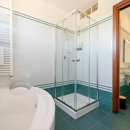 Hotel Sigis - *